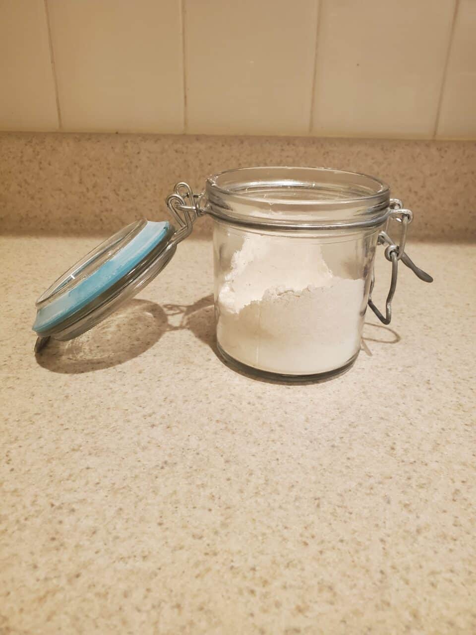 Dry Shampoo in Container- Natural- Recipe- HomeMade